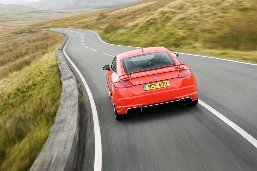  Audi TT RS Coupe (8S) 2016 года  (UK) (фото 9 из 40)